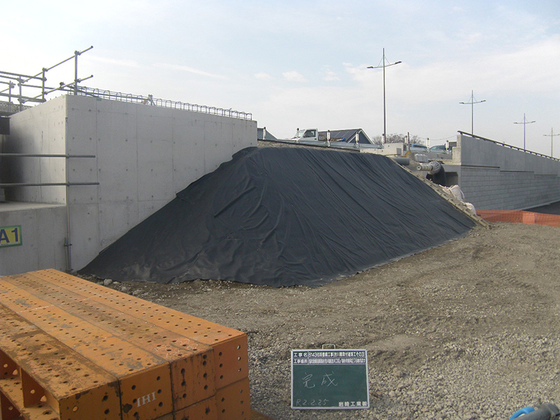 8143街路整備工事（吉川橋取付道路工その3）